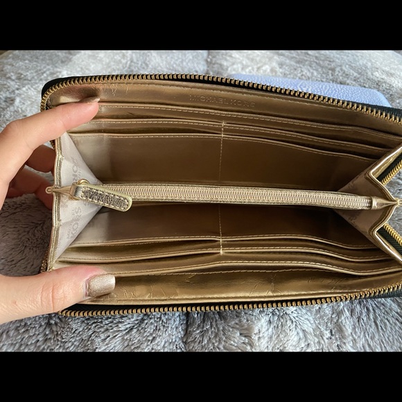 Michael Kors Black Snake Wallet - Picture 2 of 2